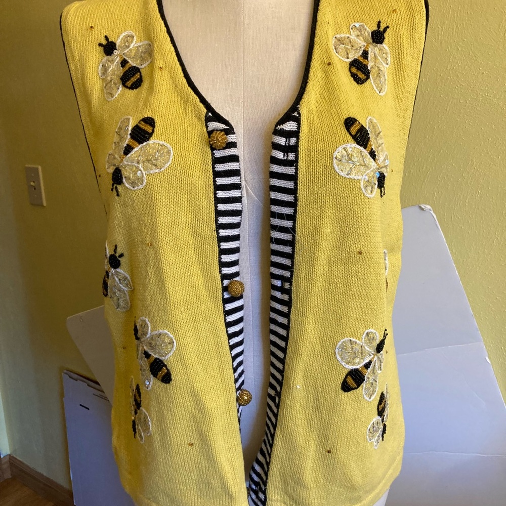 Women’s bumblebee 1X knit beaded vest